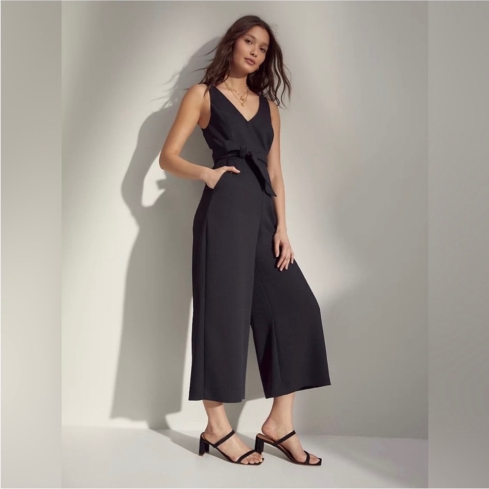 Wilfred Aritzia Ecoulement V Sleeveless Jumpsuit Black Wide leg Tie waist size 0